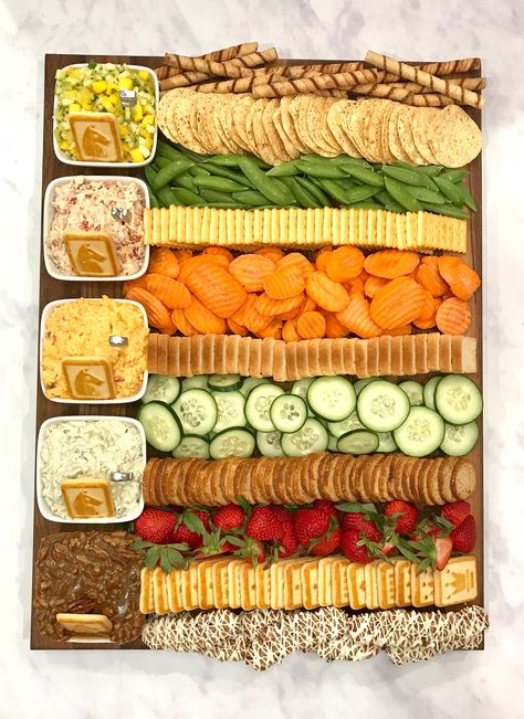 Kentucky Derby Dip Board Dip Board Ideas, Dip Board, Derby Food, Kentucky Derby Food, Kentucky Derby Party Games, Banquet Food, Kentucky Derby Pie, Charcuterie Table, Derby Party Food