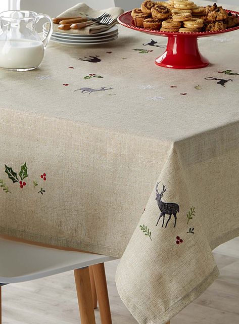 Christmas Table Cloth Ideas, Forest Celebration, Christmas Tablecloth Ideas, Tablecloth Ideas, Black Tablecloths, Tablecloth Embroidery, Embroidery Tablecloth, Diy Tablecloth, Round Tablecloths