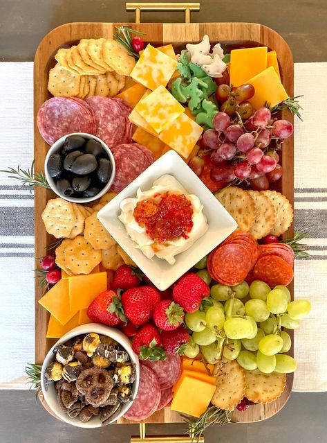 Cream Cheese And Pepper Jelly, Cheese And Pepper Jelly, Holiday Charcuterie Board, Easy Christmas Breakfast, Holiday Charcuterie, Grazing Food, Party Snack Food, Party Food Buffet, Charcuterie Inspiration