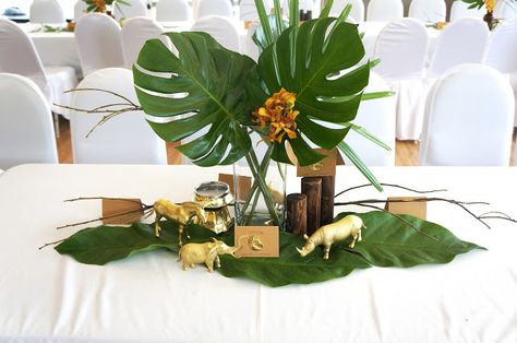 Lion King Centerpiece - I like the leaf idea ... would like to use the read characters from The Lion King Mesas Para Baby Shower, Jungle Thema, Birthday Party Table Decorations, Lion King Party, Lion King Baby Shower, Lion King Baby, Decoration Birthday Party, Baby Shower Table Decorations, Lion King Birthday