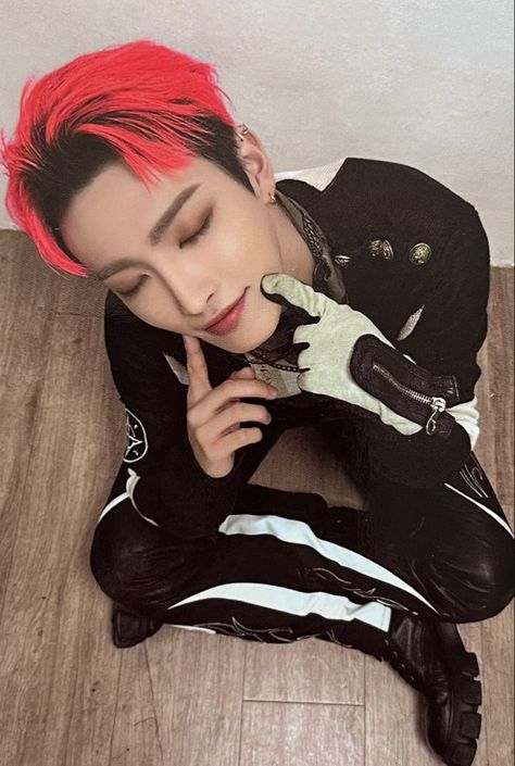 Ateez Bouncy Photocard, Hong Joong, Oh Captain My Captain, Kpop Hair, Captain My Captain, Ateez Hongjoong, Photocard Scan, Kim Hongjoong, Kpop Guys