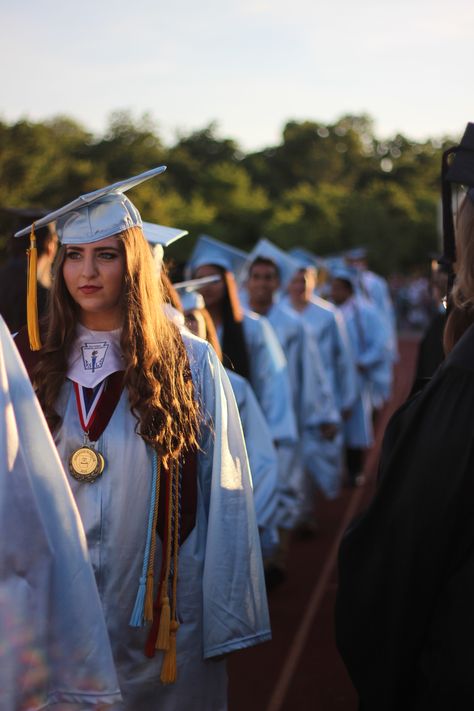 This picture was taken my sophomore year during the high school Class of 2015's graduation ceremony. Sophomore Year High School Outfits, Graduation Pictures High School, College Graduation Pictures Poses, College Graduation Photos, Senior Photography Poses, Graduation Poses, High School Outfits, Graduation Picture Poses, Graduation Portraits