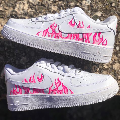 Zapatillas Aesthetic, Sharpie Shoes, Air Force One Shoes, Custom Sneakers Diy, Air Nike, Pretty Sneakers, Custom Painted Shoes, Custom Shoes Diy, Creative Shoes