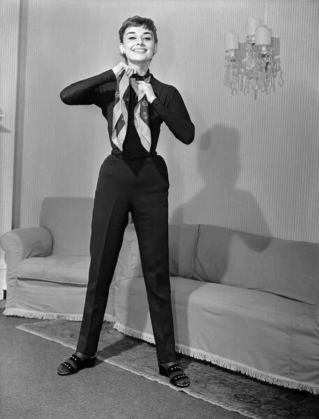 Audrey Hepburn Audrey Hepburn Style Outfits, Audrey Hepburn Outfit, Aubrey Hepburn, Audrey Hepburn Photos, Audrey Hepburn Style, Hepburn Style, Mein Style, Brigitte Bardot, Iconic Women