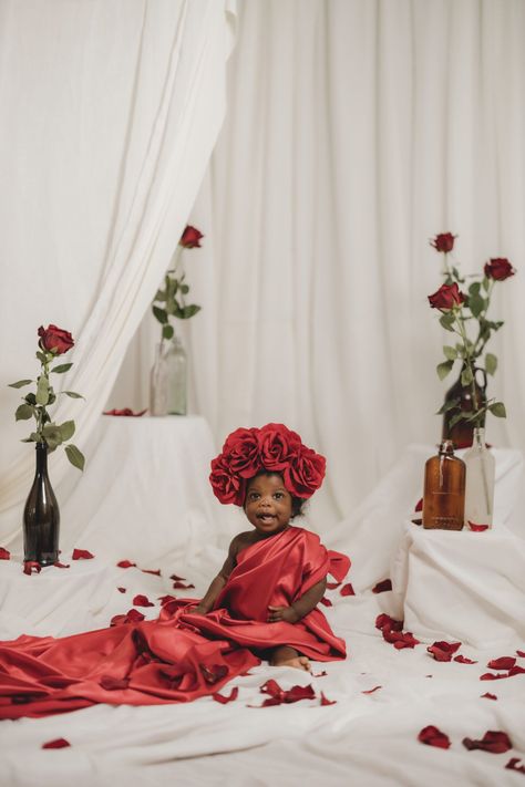 Photoshoot Valentines, Mommy And Me Photoshoot, Mommy Daughter Photoshoot, Mother Daughter Photoshoot, Mommy And Baby Pictures, Valentine Photo Shoot, Maternity Photoshoot Outfits, Rose Flower Crown, Baby Birthday Themes