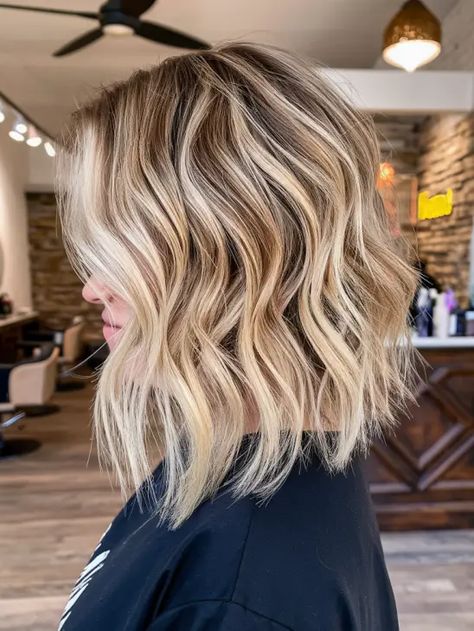 23 Stunning Winter Hair Color Ideas for Blondes 2024-2025: Balayage, Lowlights & Ombre" Womens Blonde Balayage, Fall Blonde Hair Dark Roots, Blonde Balayage Root Melt, Dimensional Blonde Short Hair, Blonde 2024 Trends, Blonde Highlights Shadow Root, Partial Blonde Balayage, Blonde Hair 2024, Winter Blonde Hair Color