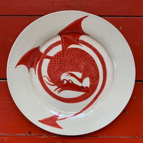 Snake Pottery Painting, China Painting Porcelain, Dragon Ceramics, Pottery Dragon, Ceramics Pattern, Dragon Pottery, Fire Illustration, Clay Cafe, Dragon Plate