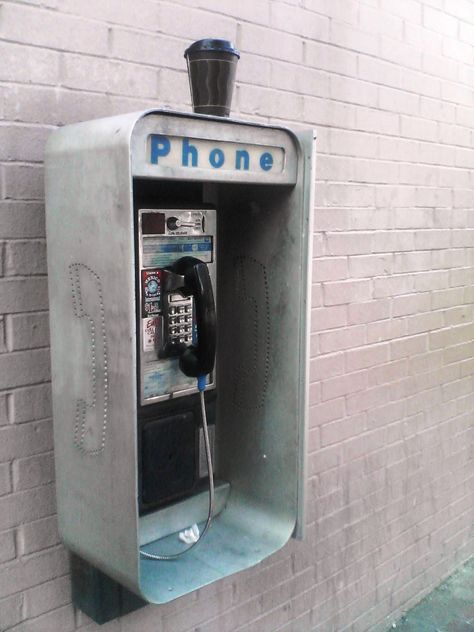 Payphone 21 Questions, Telephone Booth, Vintage Telephone, Phone Booth, Person Of Interest, Old Phone, Phone Card, Telephones, Breakfast For Kids