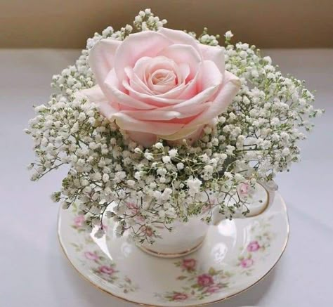 Decorating Ideas For Christmas, Bridal Shower Decorations Diy, Bridal Tea Party, Breath Flowers, Diy Decorating Ideas, Tea Party Bridal, Tea Party Decorations, Bridal Tea, Tea Party Bridal Shower