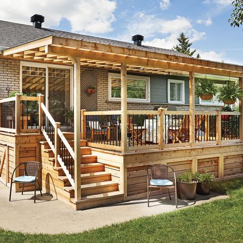 Balkon Decor, Building A Porch, Patio Deck Designs, Wooden Deck, Mobile Home Porch, Cozy Backyard, Deck Designs Backyard, Home Porch, House With Porch