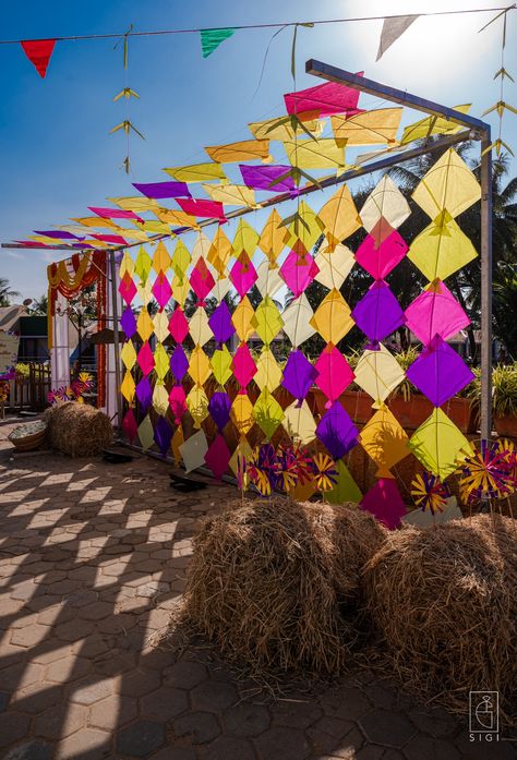 A touch of tradition with a contemporary twist on the vibrant and colorful Thiruvizha concept Spring Festival Decorations, Saraswati Pooja, Tet Decoration, Mexican Theme Party Decorations, 80s Party Decorations, Event Entrance, College Event, College Diy, Summer Deco