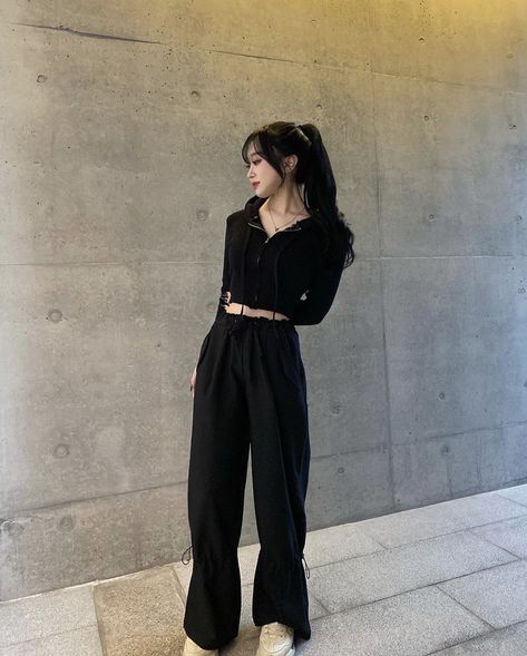 Black Korean Aesthetic Outfit, All Black Korean Outfit, All Black Outfit Korean, Black Korean Outfit, Black Outfit Korean, Comfy Korean Outfits, Korean Aesthetic Outfits, Gray Fits, Black Ootd