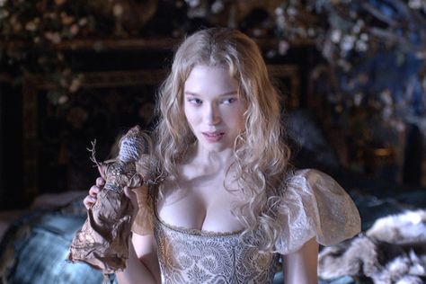 Daena Targaryen, Lea Seydoux, Vincent Cassel, Princess Core, Bond Movies, French Actress, Princess Aesthetic, Period Dramas, Beauty Secrets