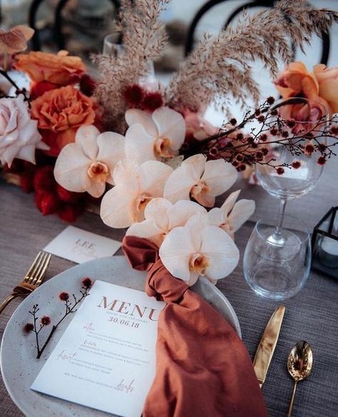 Fall floral wedding table setting inspiration! | fall wedding, wedding, wedding decoration, wedding reception, wedding tablescape, fall wedding decor Ceremony Arrangement, Fall Wedding Tables, Wedding Table Designs, Orchid Wedding, Fall Wedding Centerpieces, Elegant Dinner, Wedding Inspiration Fall, Wedding Table Settings, Wedding Tablescapes