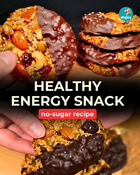 Looking for a healthier version of energy bars? Try these no sugar energy snacks! They are crunchy, flavorful, and easy to make. Sugar Free Protein Bars, Best Foods For Energy, No Sugar Snacks, Health Bars, Energy Bars Homemade, Easy Bar Recipes, Dorm Food, Energy Bars Recipe, Healthy Snack Bars