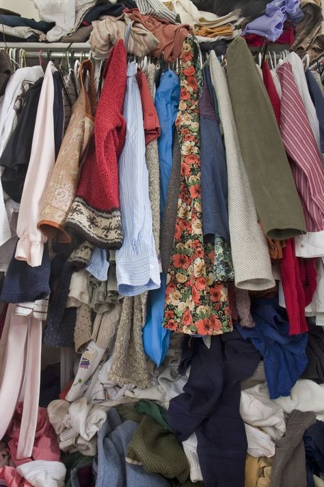 10 Steps to Take the ‘Ugly’ Out of Your Closet Clothes Clutter, Closet Design Plans, Closets Bedrooms, Closet Organization Tips, Organized Spaces, Messy Closet, Small Closet Space, Built In Dresser, Closet Hacks Organizing