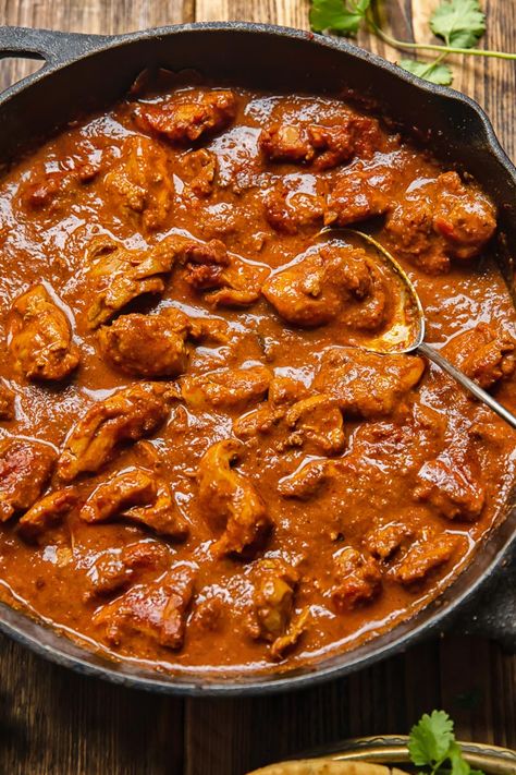 Chicken Rogan Josh Simple Indian Meals, Chicken Rogan Josh, Chicken Rogan Josh Recipes, Rogan Josh Recipe, Thai Coconut Curry Chicken, Baileys Fudge, Desi Khana, Curry Night, Cold Weather Comfort Food