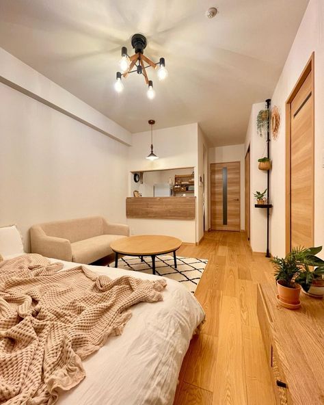 Studio Apartment Ideas Japanese, Studio Apartment Minimalist Decor, Japanese Small Apartment Design, 22sqm Studio Unit, Japanese Appartement, Korean Studio Apartment, Small Studio Design, Studio Room Ideas Small Spaces, Japanese Small Apartment