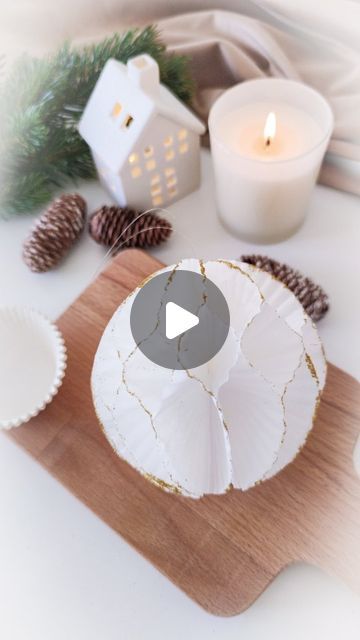 Alessia Proietti Petretti ♡ on Instagram: "Decorazione natalizia realizzata utilizzando i pirottini per muffin 😉 Occorrente: -pirottini di carta -colla a caldo -filo da pesca Opzionali -vinavil -brillantini  #christmasdecoration #christmastutorial #christmasdecor #faidate #faidatemania #riciclocreativo #pallinenatale #pallinedinatale #handmade #handmadewithlove #reeltutorial #reeltutorials #creativitá #creativity #christmastree #xmas #natale #natale2022 #fattoamano #lavorettinatalizi #lavorettinatale" Diy Christmas Ornaments Easy, Diy Crafts Life Hacks, Handmade Christmas Crafts, Christmas Tree Decorations Diy, Clever Hacks, December 1, Christmas Decorations To Make, Diy Christmas Ornaments, Paper Crafts Diy