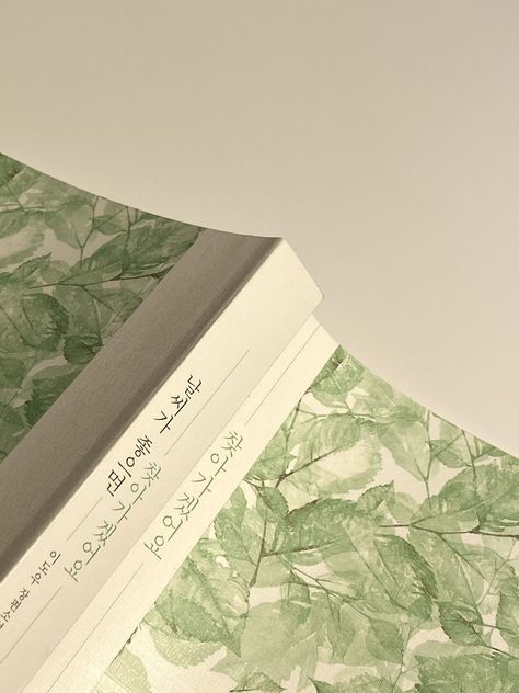 Mint Aesthetic, Mint Green Aesthetic, Sage Green Wallpaper, Green Theme, Korean Aesthetic, Wallpaper Vintage, Aesthetic Colors, Green Wallpaper, Pastel Green