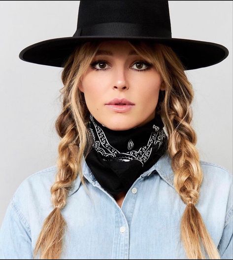 Hassie Harrison, Cowgirls Hairstyles, Cowgirl Hair, Texas Chic, Texas Hair, Looks Country, Two Braids, Western Look, Long Layered Hair