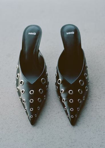 MARIA'S STYLE PLANET: MULES Dark Feminine Shoes, 2025 Shoes Trends Women, Outfits With Mules Flats, Shoes Photography Creative, Fall Shoes 2024, Outfits With Mules, Formal Shoes Women, Wabi Sabi Fashion, Going Out Shoes