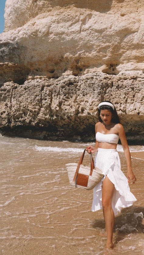 Minimalist Summer Style, Sarah Butler, Euro Fashion, Portugal Vacation, Beach Ootd, European Summer Outfits, Summer Vacation Outfits, Italy Outfits, Summer Beach Outfit