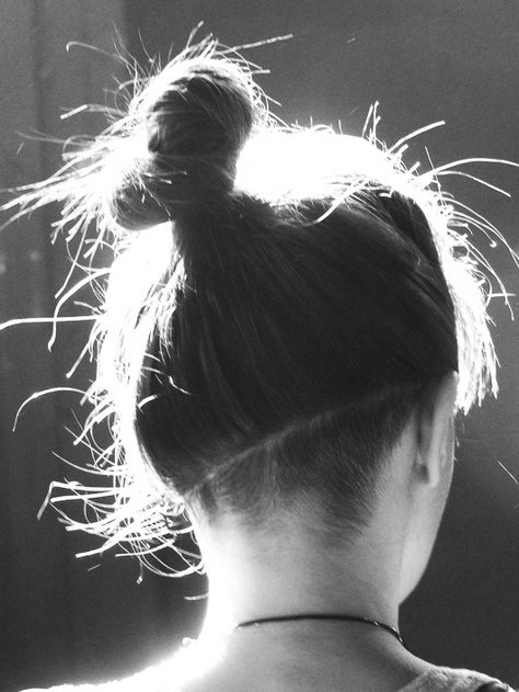 Id want this O: Monday Hair, Undercut Long Hair, Nape Undercut, Undercut Women, Looks Pinterest, Hair Arrange, Undercut Hairstyles, Shaved Hair, Hair Envy