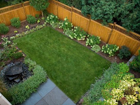 Make the most of your fall garden mulching by following some key tips. Small Backyard Garden Design, Small Patio Design, Design Per Patio, Small Yard Landscaping, Backyard Vegetable Gardens, Small Backyard Gardens, Flower Garden Design, Patio Landscaping, Landscaping Tips