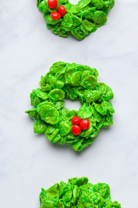 Cornflake Wreaths, Wreath Recipe, Christmas Wreath Cookies, Cornflake Cookies, Wreath Cookies, Pane Dolce, Marshmallow Treats, Xmas Cookies, Christmas Snacks