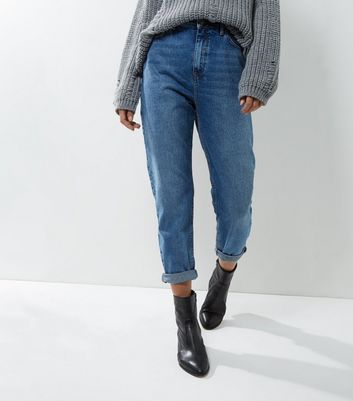 Blue Mom Jeans Outfit Winter, Mom Jeans Outfit Grunge, Mom Jeans Outfit Winter, Comfy Jeans Outfit, 90s Mom Jeans, Flare Jeans Outfit, Mum Jeans, Outfits Con Jeans, Jeans Outfit Winter