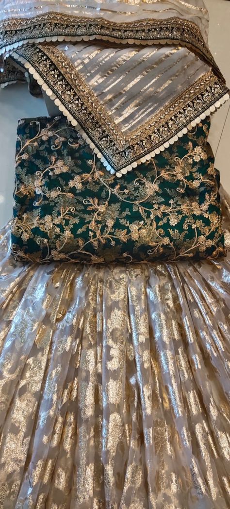 5 yard loras organza gharara with 2.75 yards dupatta organzaand 2.75 yards embroidered jamawar shirt and 30 yards lace Garara Design, Organza Gharara, Designer Suits For Wedding, Gharara Designs, Eid Looks, Partywear Dresses, Lace Dress Design, Latest Bridal Dresses, Fancy Sarees Party Wear