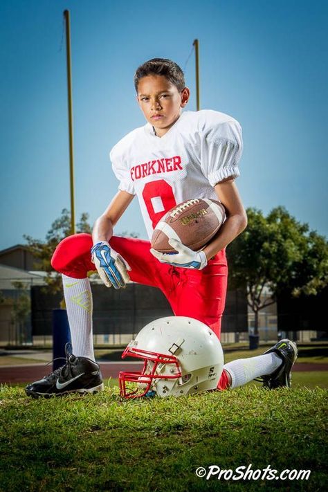 Football Headshots, Football Portraits, Youth Sports Photography, Football Photoshoot, Football Team Pictures, Football Senior Pictures, Peewee Football, Football Poses, Football Pics