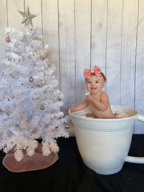 Hot Chocolate Bath Photoshoot, Hot Chocolate Milk Bath, Bath Photoshoot Baby, Baby Christmas Photoshoot, Chocolate Bath, Bath Photoshoot, Giant Marshmallows, Coco Baby, Bath Pictures