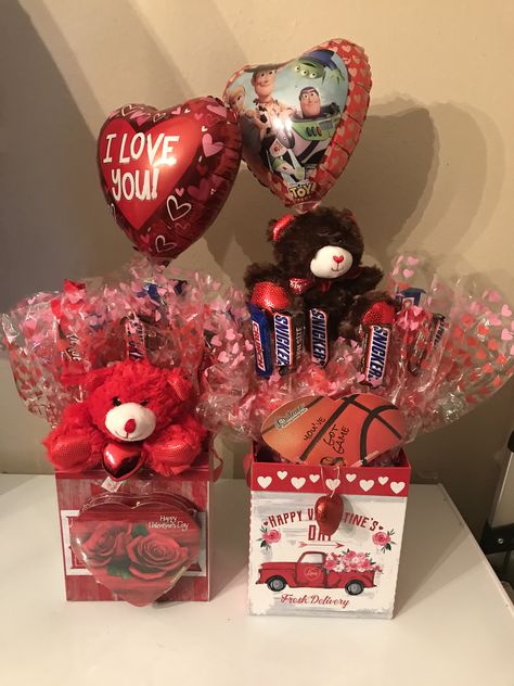 Kids valentine gift basket Kids Valentine Baskets, Valentines Baskets For Him, Valentine Gifts For Him, Valentines Gift For Boyfriend, Aesthetic Valentines, Nails Valentine, Valentines Day Baskets, Valentine Gift Baskets, Valentine Baskets