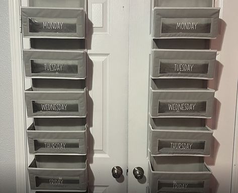 Love how this over-the-door closet organizer is labeled for each day of the week. Perfect for kids and getting outfits ready for the entire week! Outfits For The Week Organization, Days Of The Week Closet Organizer, Days Of The Week Clothes Organizer, Kids Weekly Clothes Organizer, Weekly Outfit Organizer, Weekly Clothes Organizer, Babies Bedroom, Organization School, Kids Clothes Organization