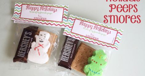 Need a super easy holiday treat to pass out to your kids friends? Look no further! I made these for Kate's Daisy Troop last week. H... Christmas Class Treats, Easy Holiday Treats, Christmas Treat Bags, Classroom Treats, Preschool Valentines, Kids Christmas Party, Christmas Treat, Christmas School, Winter Party