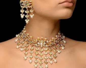 Avismaya - Etsy India Kundan Choker Set, Kundan Jewellery Set, Jewelry Pakistani, Ethno Style, Kundan Jewelry, Pendant Necklace Simple, Kundan Choker, Designer Handmade Jewellery, Indian Necklace