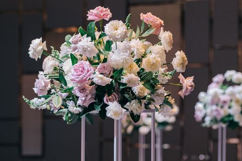 Tall wedding centerpieces are ideal for rooms with high ceilings because they help fill the vertical space, creating balance and a more cohesive visual experience. Without tall decorations, the room might feel empty or cavernous. Florals & Styling: @jewelphonflowers Venue: @crownsydney Photo: @alisterkou #tallcenterpieces #wedding #weddingreceptiondecor #weddinginspiration #weddingplanning #weddingstylist #sydneyflorist #jewelphonflowers #weddingflowers Rooms With High Ceilings, Tall Wedding Centerpieces, Tall Centerpieces, Feeling Empty, Wedding Stylist, High Ceilings, Wedding Reception Decorations, High Ceiling, Wedding Centerpieces