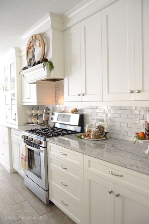 Kitchen Countertop White Cabinets, Kitchen Counter White Cabinets, White Kitchen Cabinets With White Backsplash, White Kitchen Cabinet Knobs, Transitional Style Kitchen Cabinets, White Cabnits Kitchen, Off White Kitchen Cabinets With Granite, Cabinet Knobs For White Cabinets, Kitchen Pulls On White Cabinets