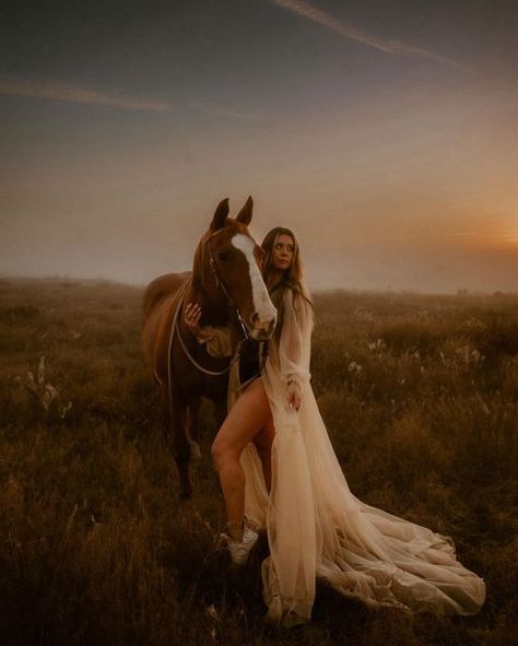 Kara Durbin on Instagram: "/// alexa turn on wildflowers + wild horses" Boho Horse Photoshoot, Wildflowers And Wild Horses, Horse Photoshoot Ideas, Horse Photoshoot, Western Photography, Horse Aesthetic, Wild Mustangs, Mountain Photography, Boho Dresses