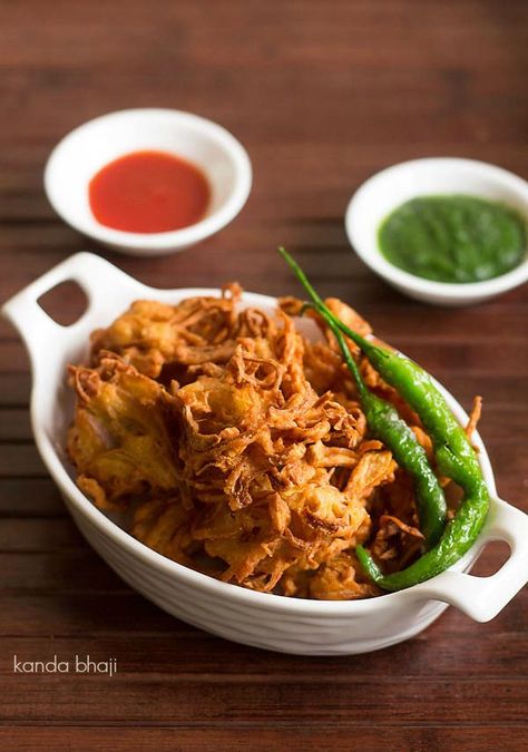 Maharashtrian Kanda Bhaji | Onion Bhaji Onion Pakora Recipe, Onion Bhaji Recipes, Kanda Bhaji, Onion Pakora, Healthy Indian Snacks, Veg Recipes Of India, Indian Dinner Recipes, Onion Bhaji, Pakora Recipe