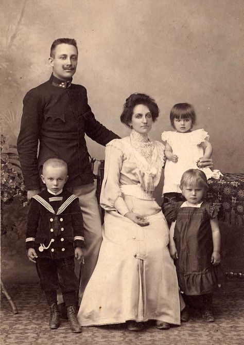 What a handsome Bohemian family! Do you have ancestors from Bohemia? 1880s Family Portrait, Family Portraits Art, Vintage Family Portraits, Family Photo Reference, Victorian Family Portrait, Old Family Portraits, Old Family Pictures, 1800s Photography, Vintage Family Pictures