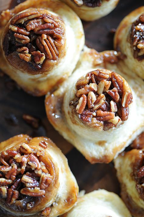 Cinnamon Pecan Rolls, Pecan Rolls Recipe, Pioneer Woman Cinnamon Rolls, Sticky Buns Recipes, Pecan Sticky Buns, Making Sourdough Bread, Pecan Rolls, Bread Soft, Sugared Pecans