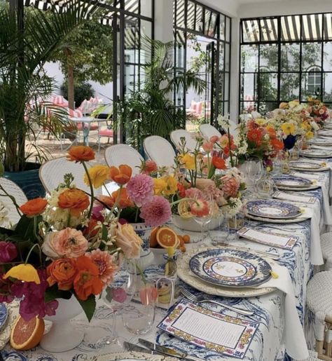 Tuscan Wedding Flower Arrangements, Mediterranean Flowers Wedding, Long Tablescape Ideas, Hens Lunch Table Decorations, Bridal Shower Tuscan Theme, Spring Floral Tablescapes, Mediterranean Flowers Arrangements, Fruit On Table Wedding, Italian Wedding Florals