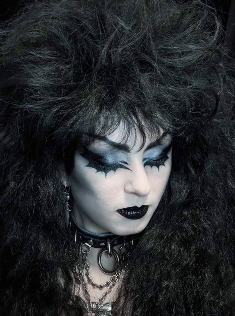 Gothic Batwing Eyeliner, Gothic Hairstyles, Gothic Models, Gothic Makeup, Punk Music, Eyeliner, Models, Makeup, Music