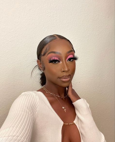 Brown Eye Makeup Black Women, Color Eyeshadow Looks, Eye Makeup Black Women, Prom Makeup Black, Eye Makeup Black, Brown Eye Makeup, Makeup Book, Birthday Makeup Looks, Face Beat Makeup