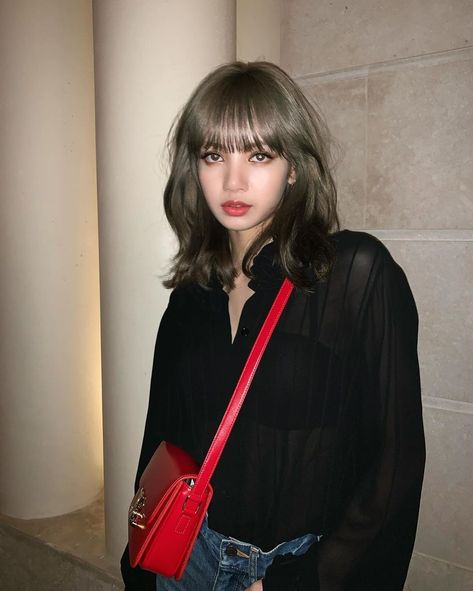 In Pictures: Lisa From Blackpink's Bangs Inspiration | British Vogue Lisa Hair, Perfect Bangs, Gray Balayage, Warm Blonde, Lisa Bp, Skyfall, Jairzinho, Jennie Lisa, Kim Jisoo