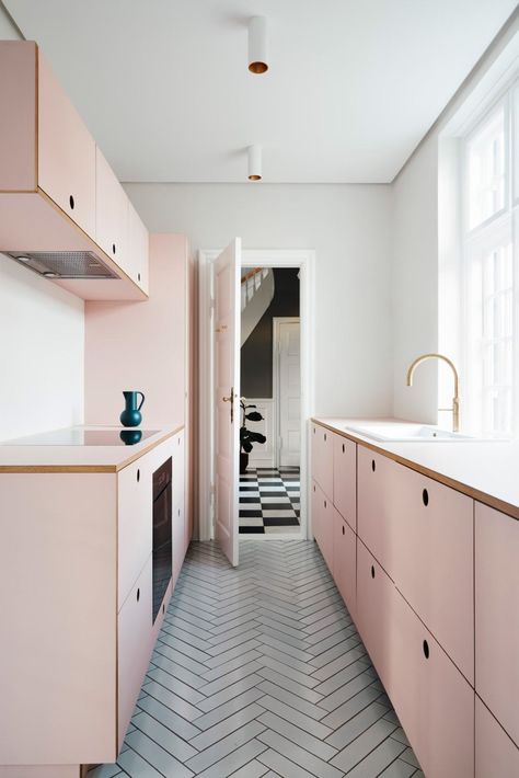 A Mid-Century Fixer-Upper Gave This Family an Unexpected Renovation Adventure 10x10 Kitchen, Timeless Kitchen Design, Ikea Sofas, Kitchen Design Color, Timeless Kitchen, Minimalist Home Interior, Scandinavian Kitchen, Pink Kitchen, Pink Interior