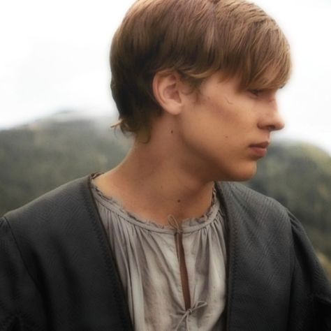 Peter Pevensie, Narnia 3, William Moseley, Medieval Aesthetic, Head And Heart, Blonde Boys, Chronicles Of Narnia, Aesthetic Guys, Narnia